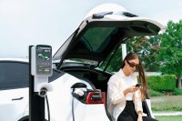 Hoe elektrische auto's langzaam het Nederlandse straatbeeld overnemen