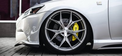 Elke auto in Nederland moet minimaal een WA autoverzekering hebben