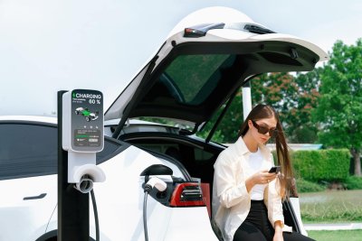 Hoe elektrische auto's langzaam het Nederlandse straatbeeld overnemen